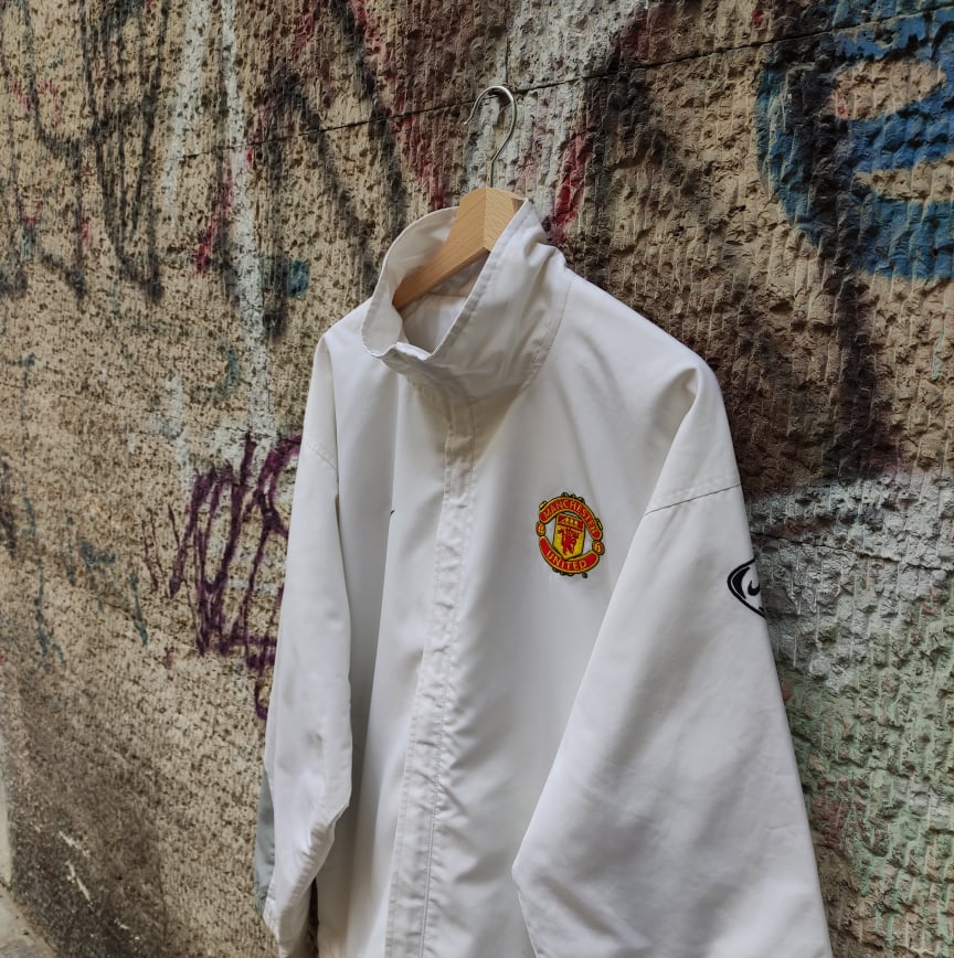 Manchester United Nike ジャケット ホワイト サイズM manchester-united-adidas-vis-