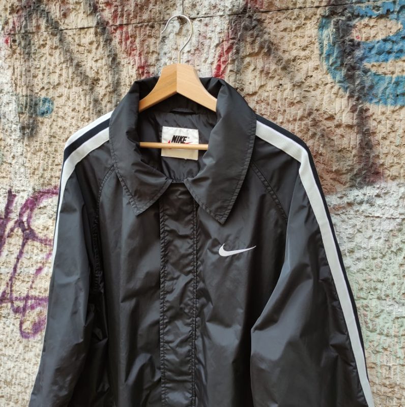 model jaket windbreaker